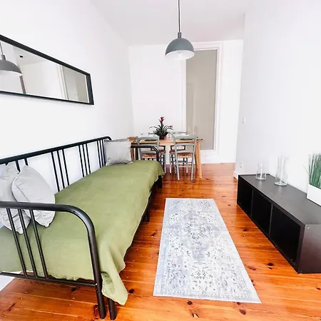 Bernardim - No 87 - 2b - The Three-bedroom Escape Апартаменты Лиссабон